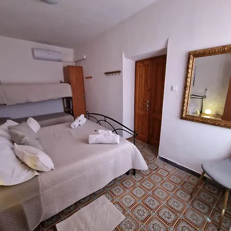 Holiday home Mammaioa House